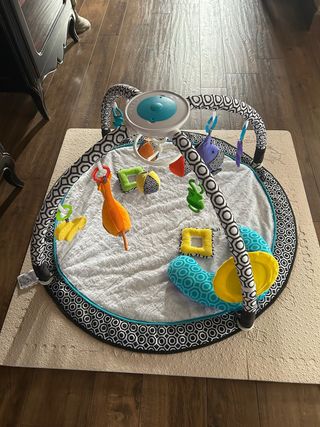 Gimnasio Fisher Price by Jonathan Adler
