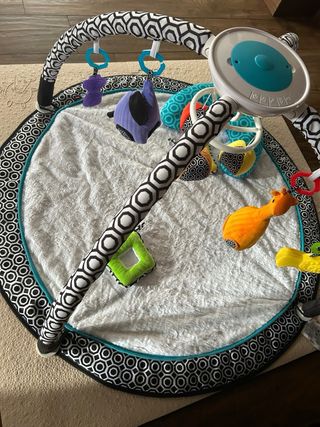 Gimnasio Fisher Price by Jonathan Adler
