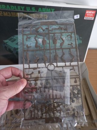 MAQUETA N-3 BRADLEY 1-35