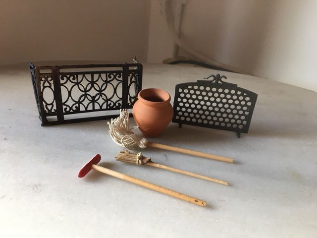 Muebles casa de muñecas. Chimenea