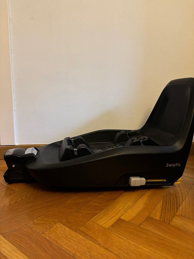 Silla Bebeconfort más base isofix. Impecable