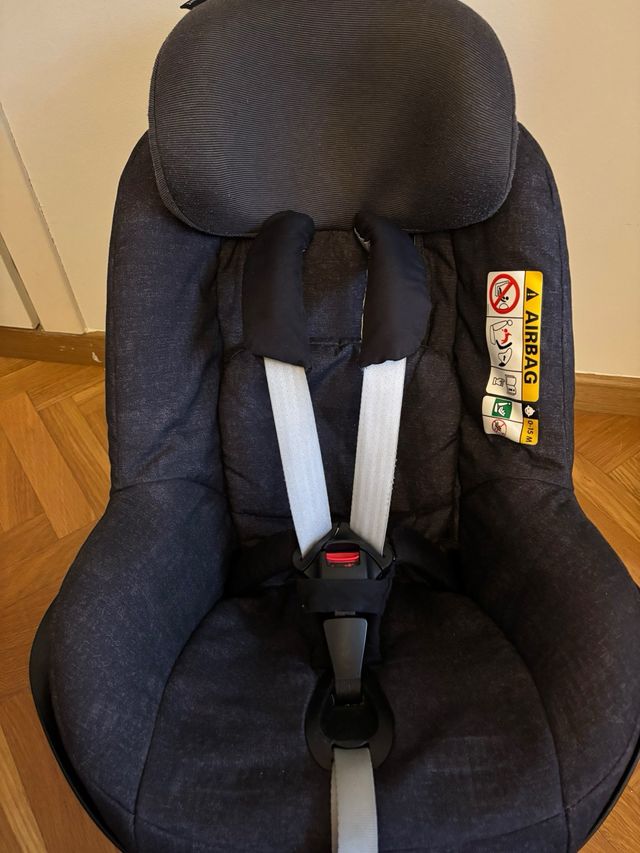 Silla Bebeconfort más base isofix. Impecable