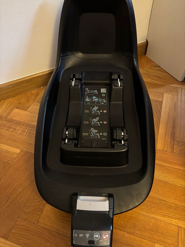 Silla Bebeconfort más base isofix. Impecable