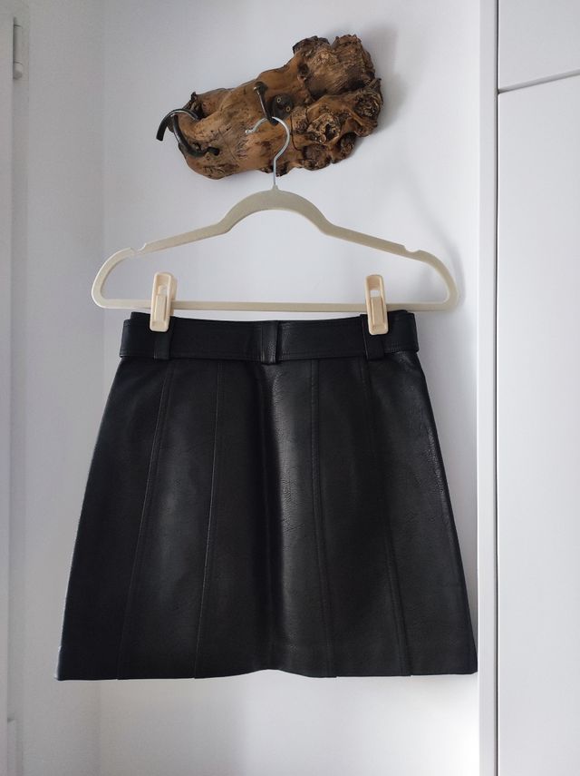 Minifalda polipiel negra