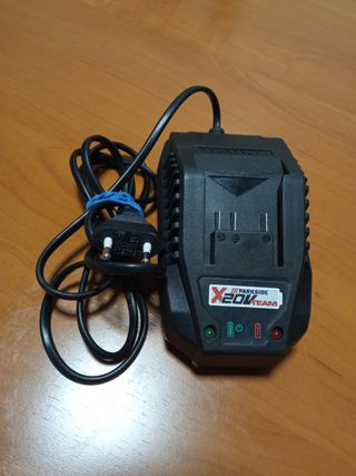 Lote de dos baterías y cargador 2OV.