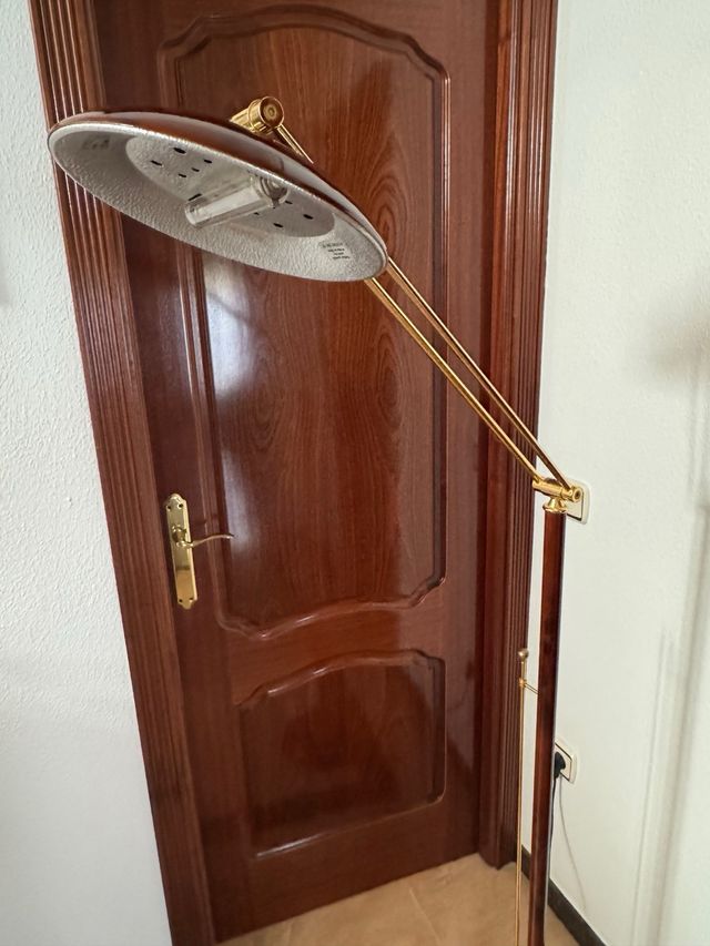 Lámpara flexo de pie regulable