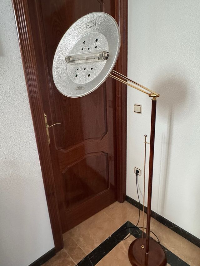 Lámpara flexo de pie regulable