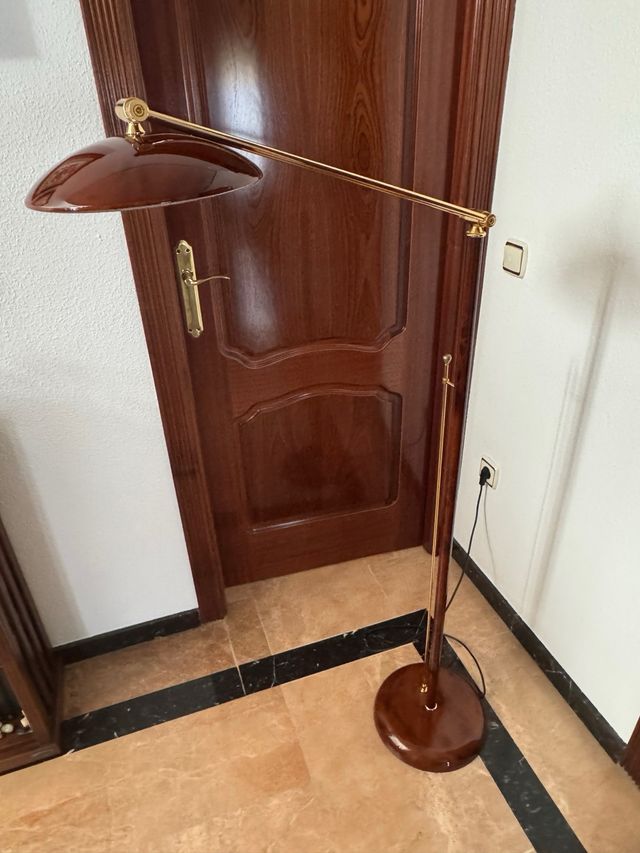 Lámpara flexo de pie regulable