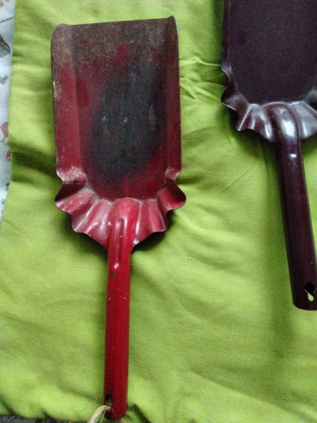 Pala metálica para carbón, jardín, etc