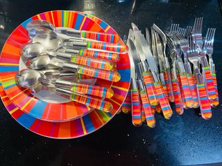 Platos y cuberteria a estrenar