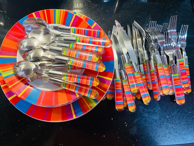 Platos y cuberteria a estrenar