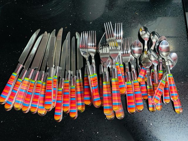 Platos y cuberteria a estrenar