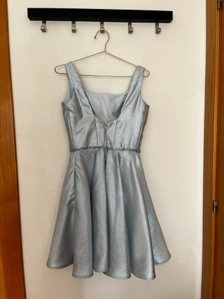 Vestido satinado azul celeste marca Morilee