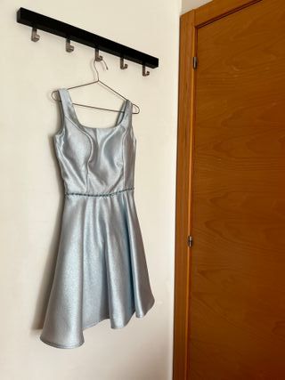 Vestido satinado azul celeste marca Morilee