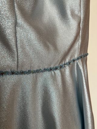 Vestido satinado azul celeste marca Morilee
