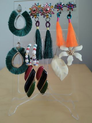 PENDIENTES ZARA CON EXPOSITOR.
