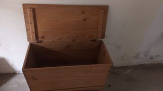 Baúl de madera antiguo