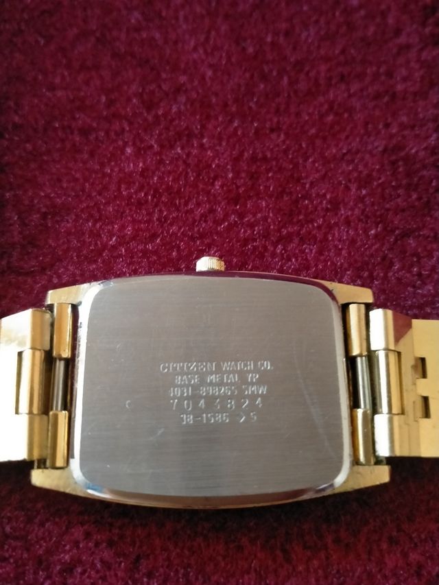 Citizen. Reloj con pulsera dorado caballero