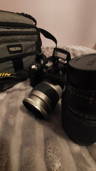 Nikon D90 + objetivo 75-240mm + flash y accesorios