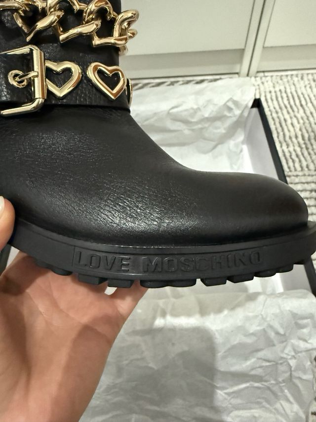 Botines Love Moschino