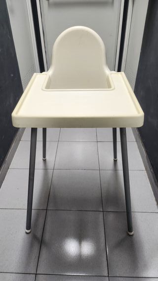 Trona y bañera para bebés.