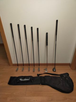 Palos de golf  y bolsa de transporte