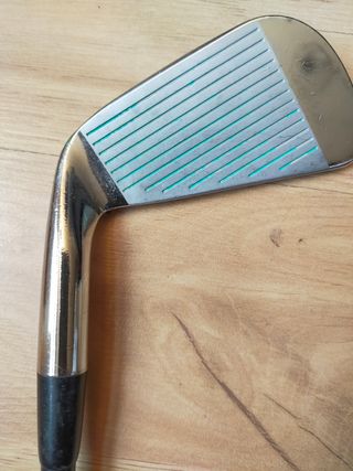 Palos de golf  y bolsa de transporte