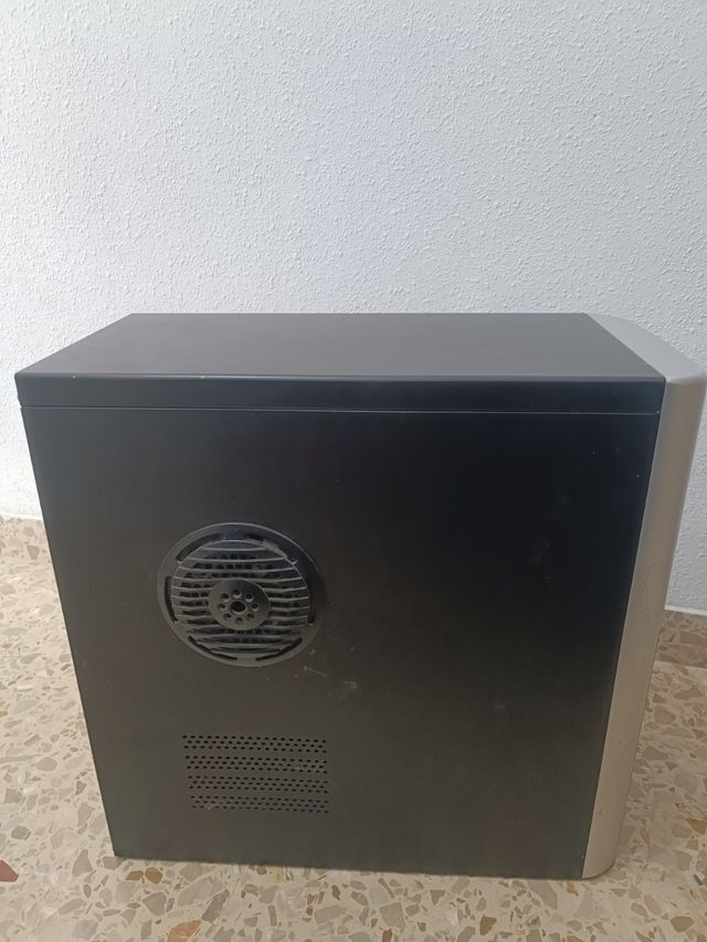 Torre Athlon X2, 4GB RAM, GT 430 - Pezzi/Base