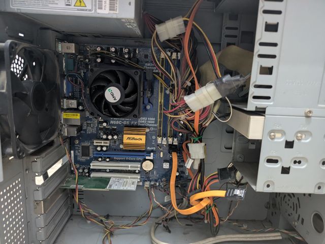 Torre Athlon X2, 4GB RAM, GT 430 - Pezzi/Base