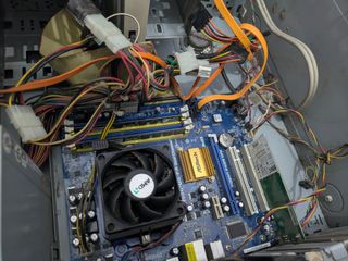 Torre Athlon X2, 4GB RAM, GT 430 - Piezas/Básico