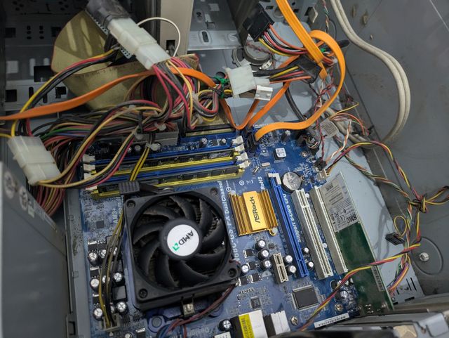 Torre Athlon X2, 4GB RAM, GT 430 - Pezzi/Base