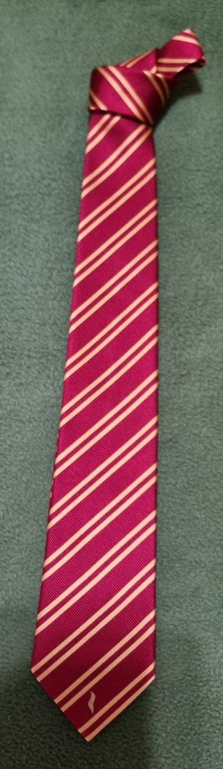 Bonita corbata italiana de seda en rojo y amarillo