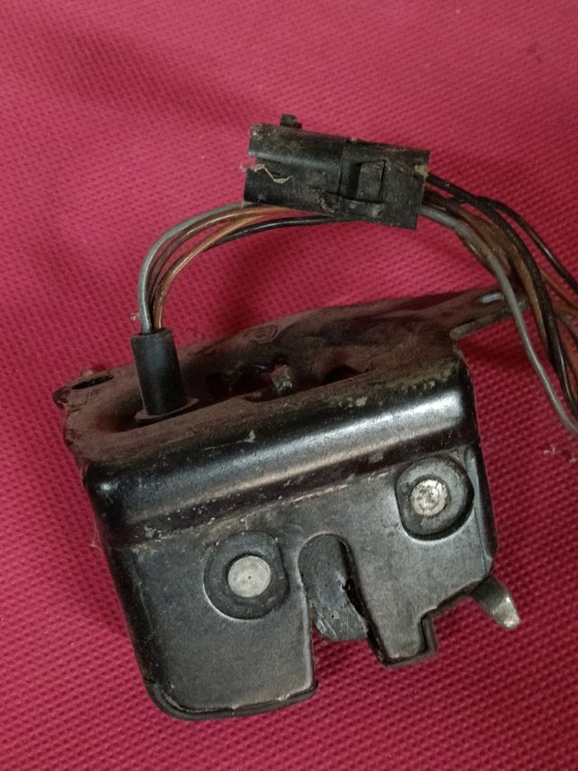 Serratura bagagliaio punto