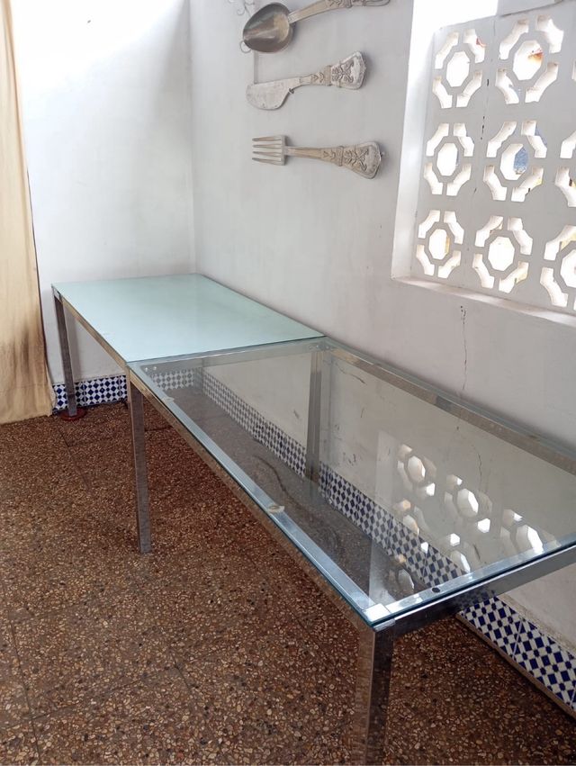 Comedor en cristal acero y metraquilato