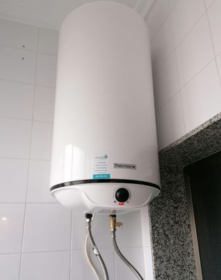 Instalador de termos eléctricos 