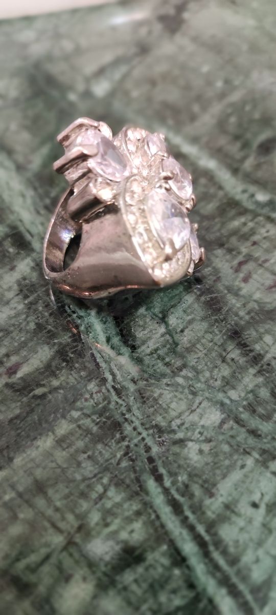 Anello brillantinoso