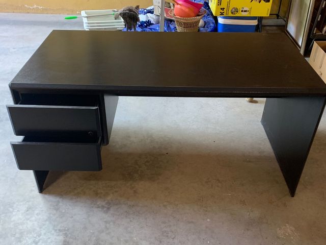 Mesa de escritorio negra