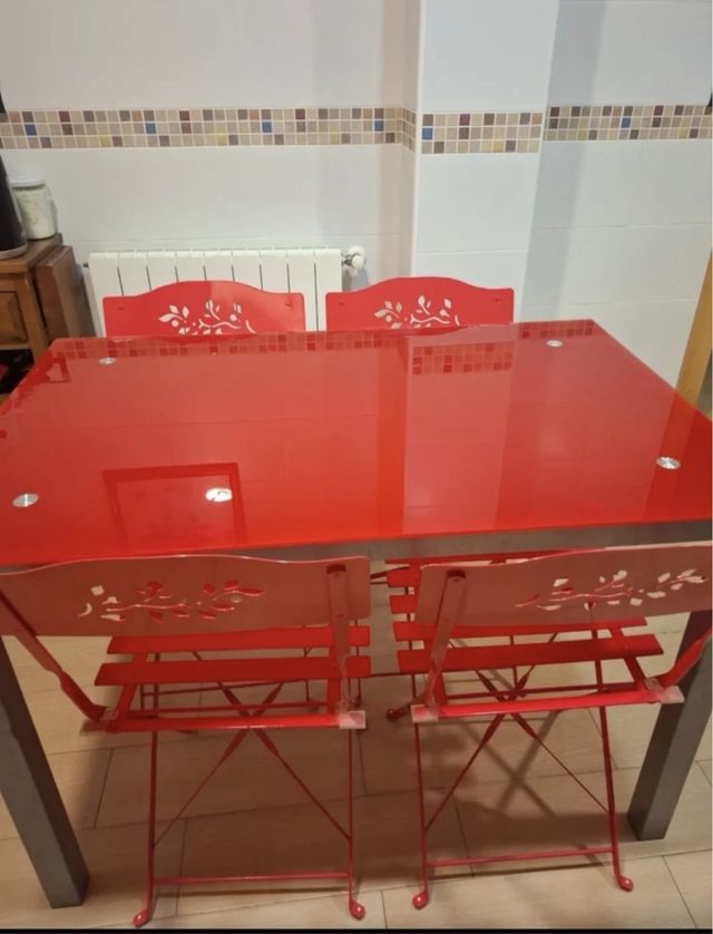 Mesa y 4 sillas