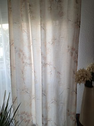 Cortinas completamente nuevas. 