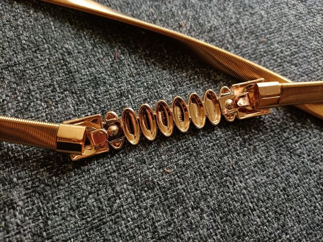 Cinturón extensible dorado