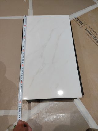 Azulejo porcelanosa buen estado 