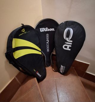 Tres diferentes fundas raqueta.

