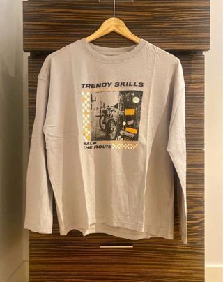 LOTE: Sudadera de Nike y dos camisetas de Zara