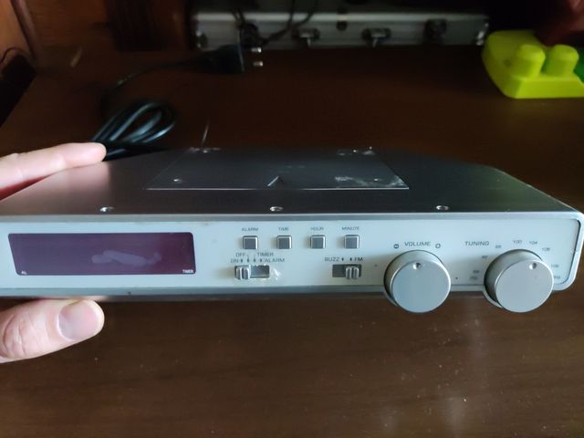 Radio despertador extraplano