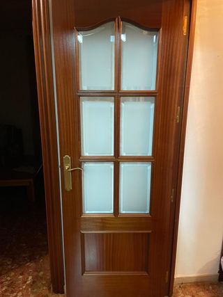Puerta de salón con cristales 