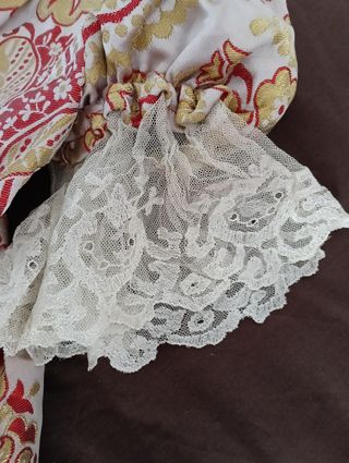 Traje fallera niña. Brocado rojo y oro