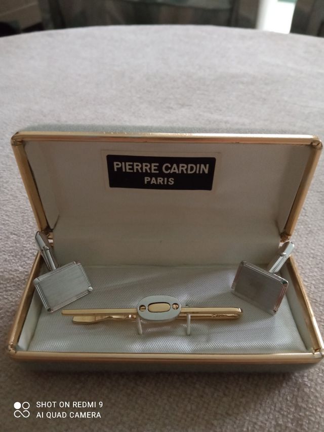 Gemelli e fermacravatta.