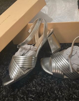 Tacones plateados