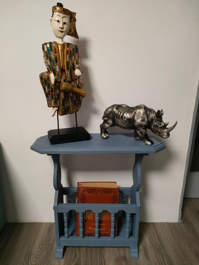 ANTIGUO REVISTERO CON REPISA RESTAURADO