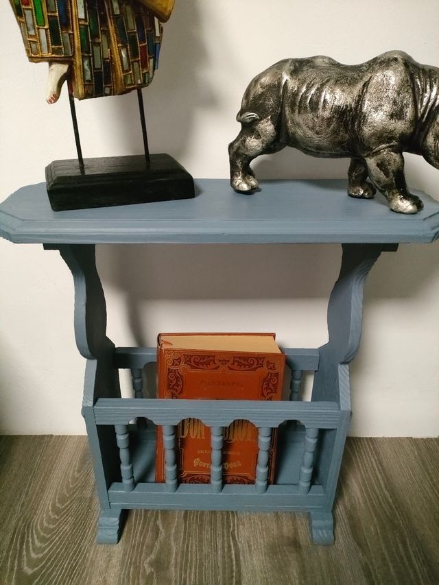 ANTIGUO REVISTERO CON REPISA RESTAURADO